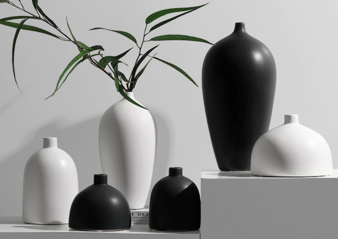minimalist japanese style vase