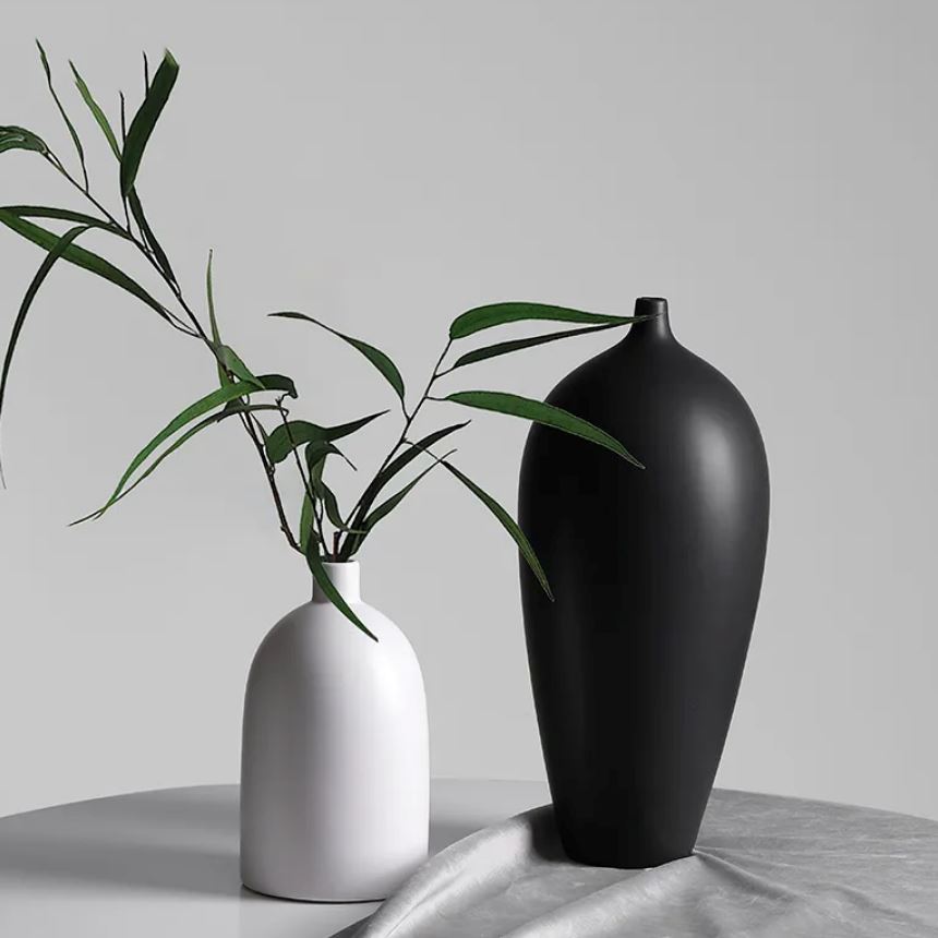 minimalist vase black and white